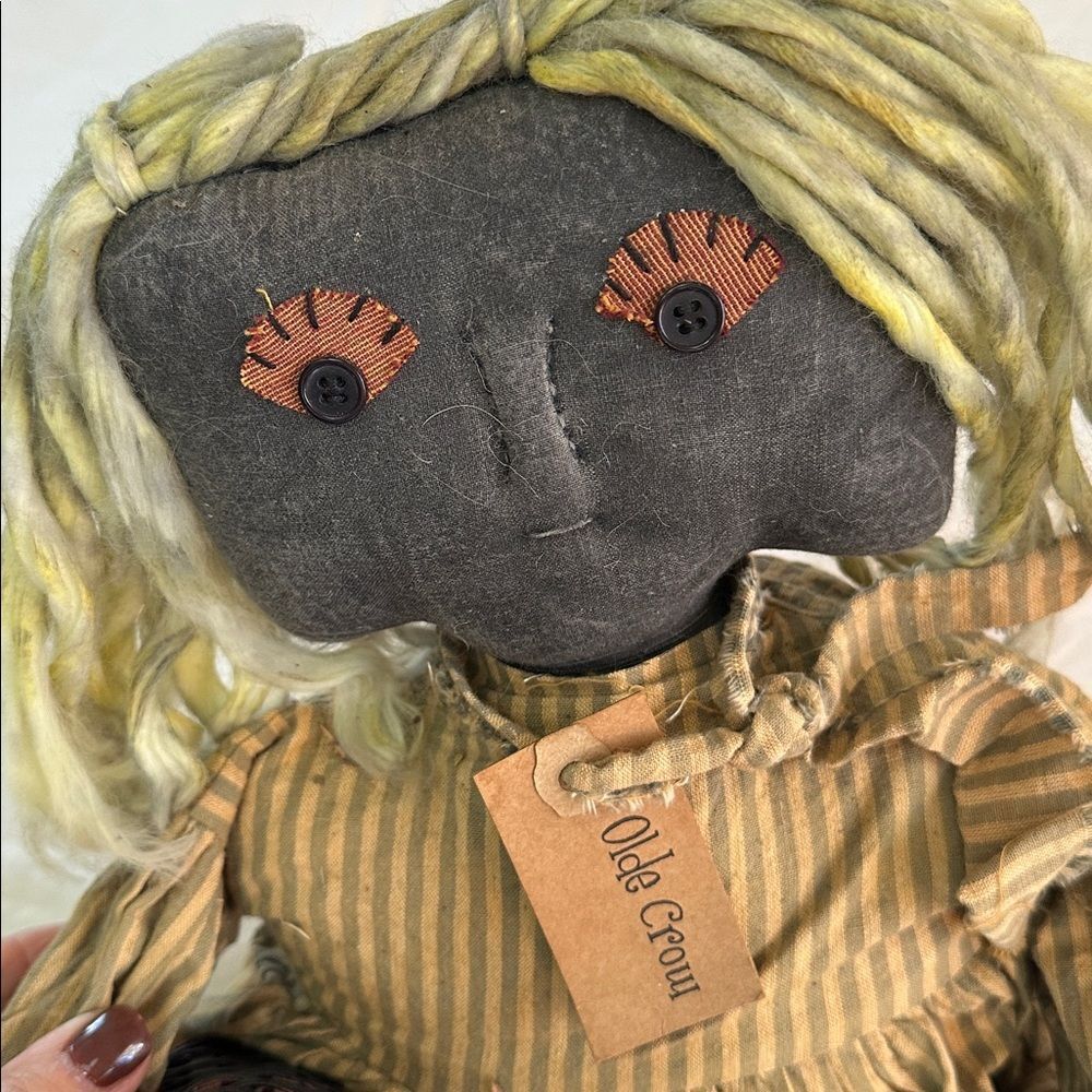 Doll Chloe Hand Crafted Rustic Folk with Black Basket Old Crow - Picture 7 of 10